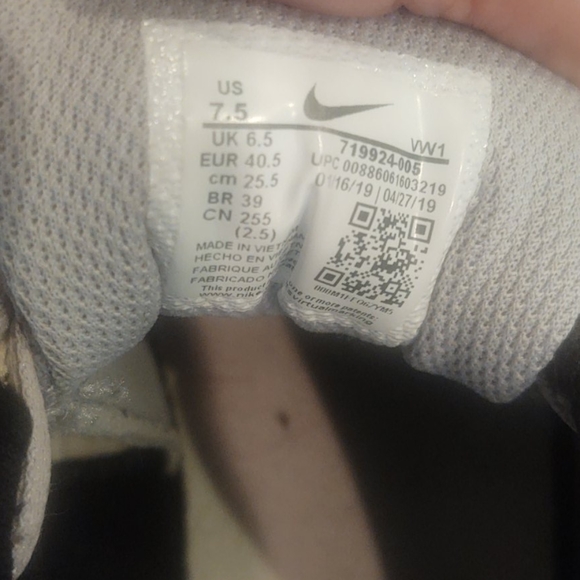 Shoes - Picture 9 of 9